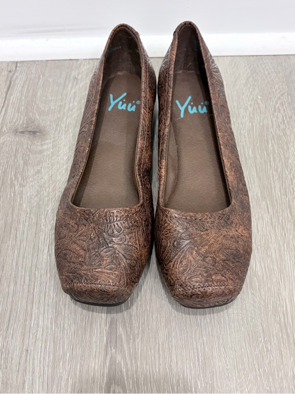 Yüu Impress Brown Embossed Paisley Floral Comfort Flats Shoes Womens 7.5 Wide - Picture 2 of 9